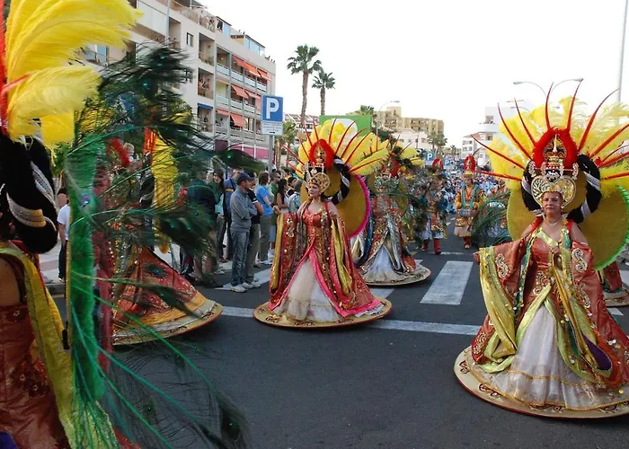 Апартаменти Tenerife Holidays *